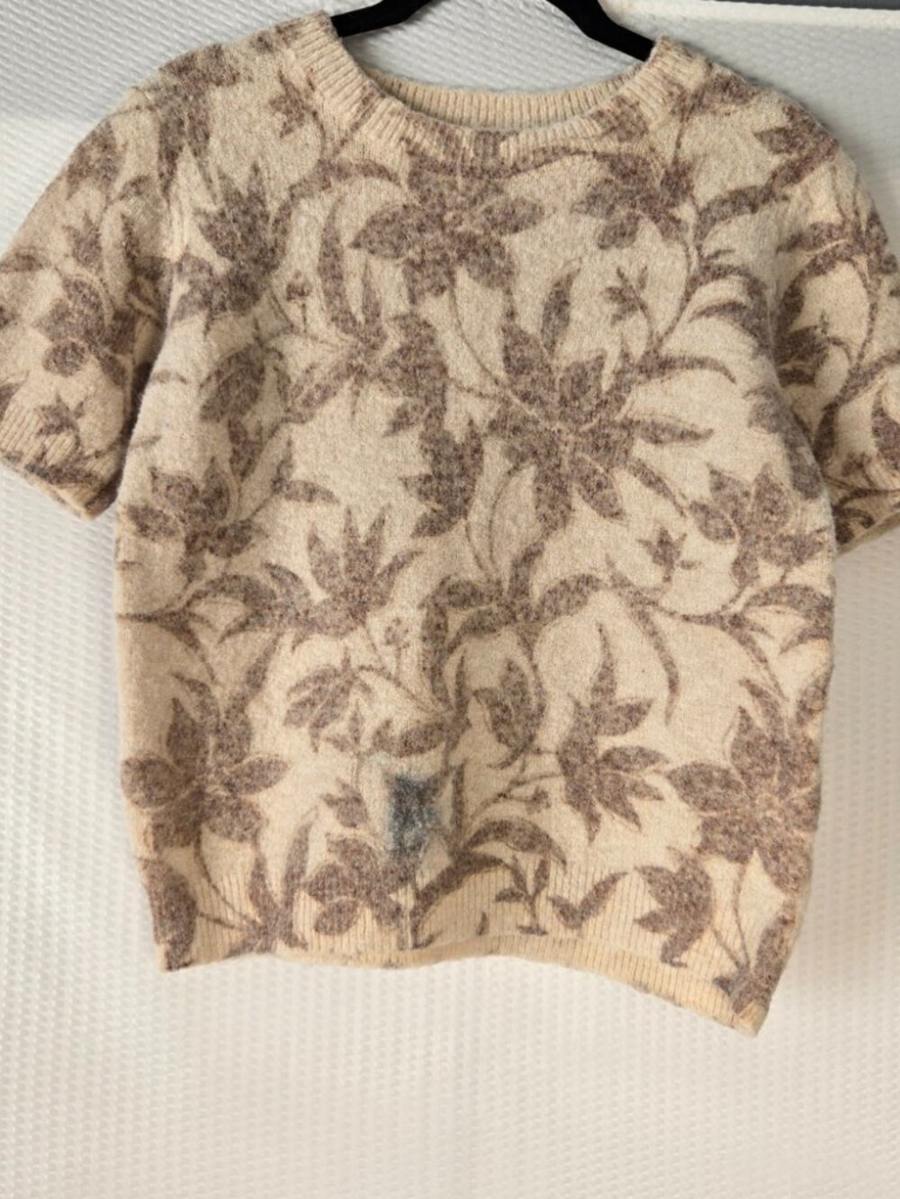 Nicole Miller NY Soft Short Sleeve Floral Jacquard Pattern in Neutral Size M